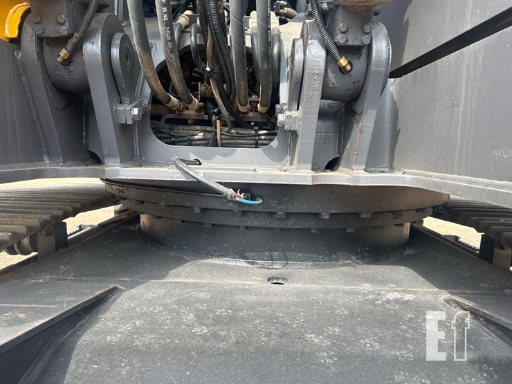 2021-volvo-ecr145el-image-16