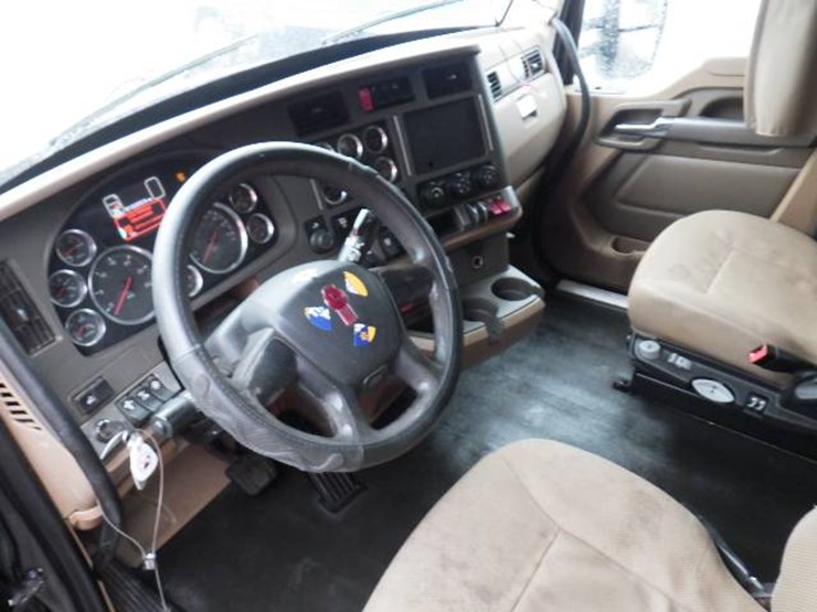 2019-kenworth-t680-image-10