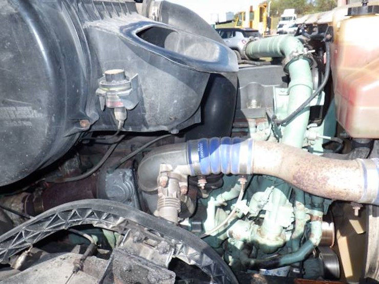 2009-volvo-vnl-630-image-15