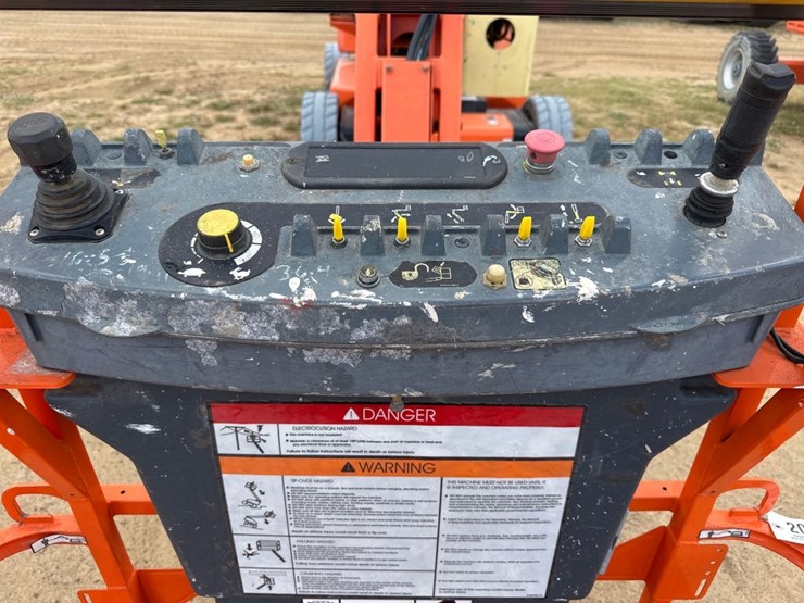 2010-jlg-e450aj-image-16