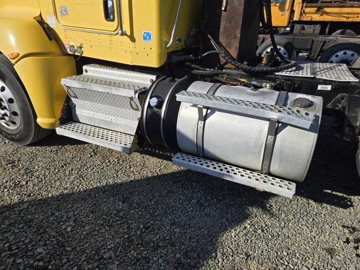2012-kenworth-t660-image-13