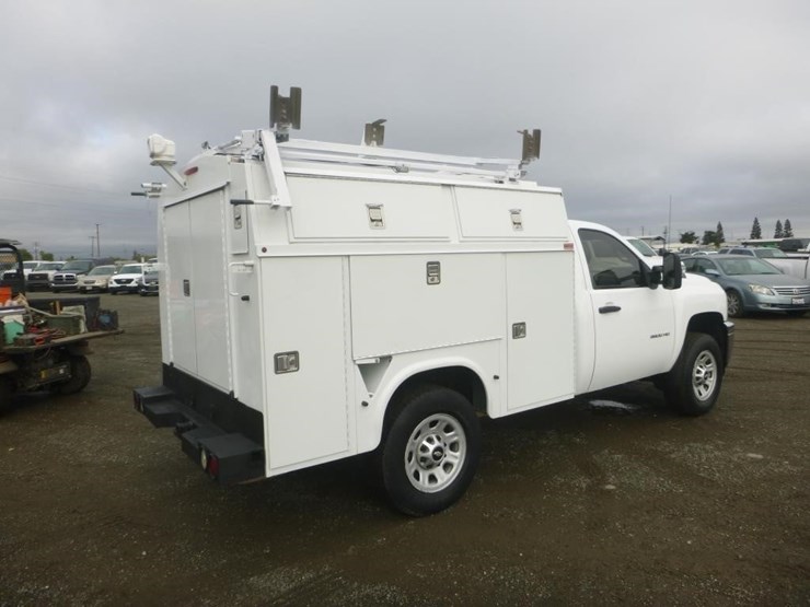 2012-chevrolet-3500-image-3
