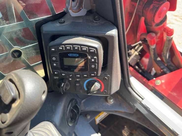 2017-takeuchi-tl12v2-image-30