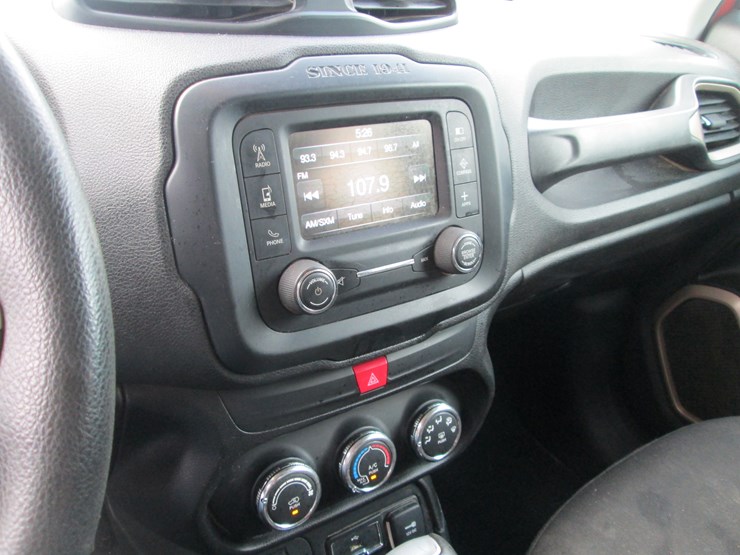 2017-jeep-renegade-image-25