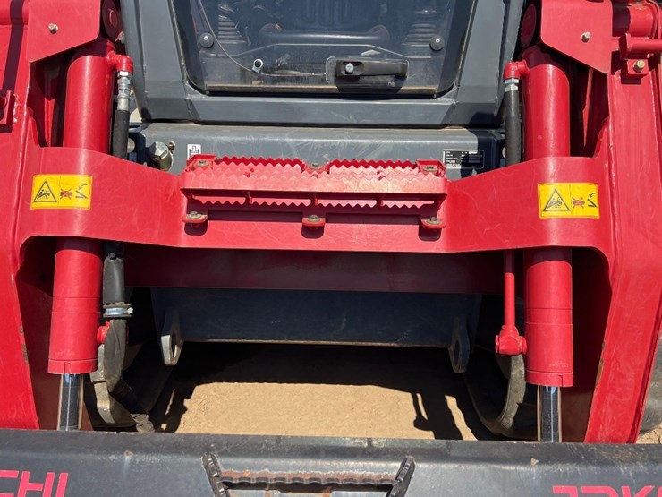 2017-takeuchi-tl12v2-image-11
