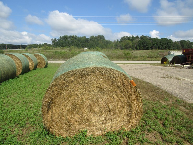 #5033-•-(18)-second-crop-round-bales-image-3
