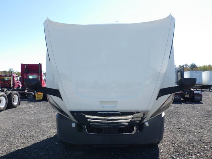 2019-freightliner-cascadia-126-image-14