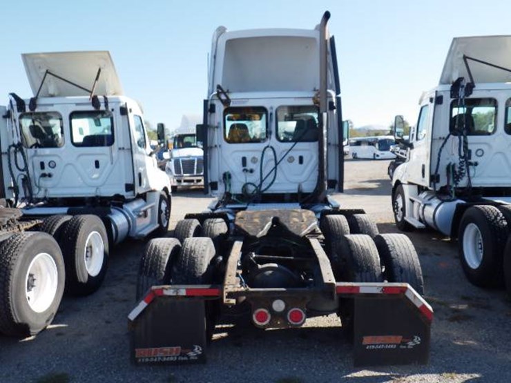 freightliner-cascadia-125-image-6