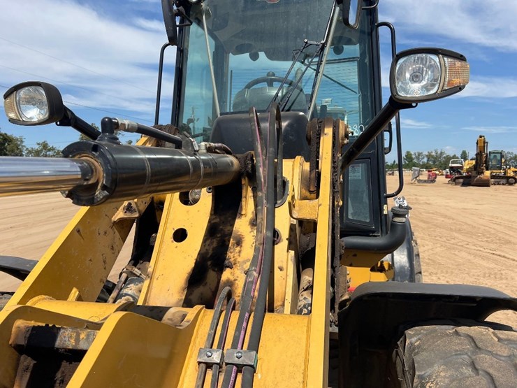 2021-caterpillar-908m-image-17
