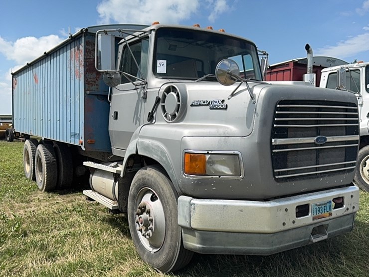 1995-ford-l9000-image-2