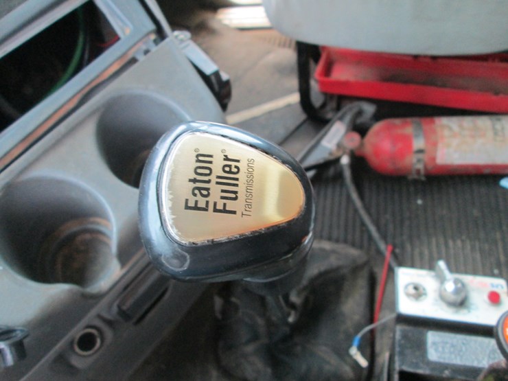 2006-freightliner-columbia-120-image-34
