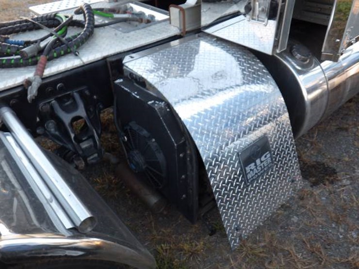 2020-kenworth-w900l-image-3
