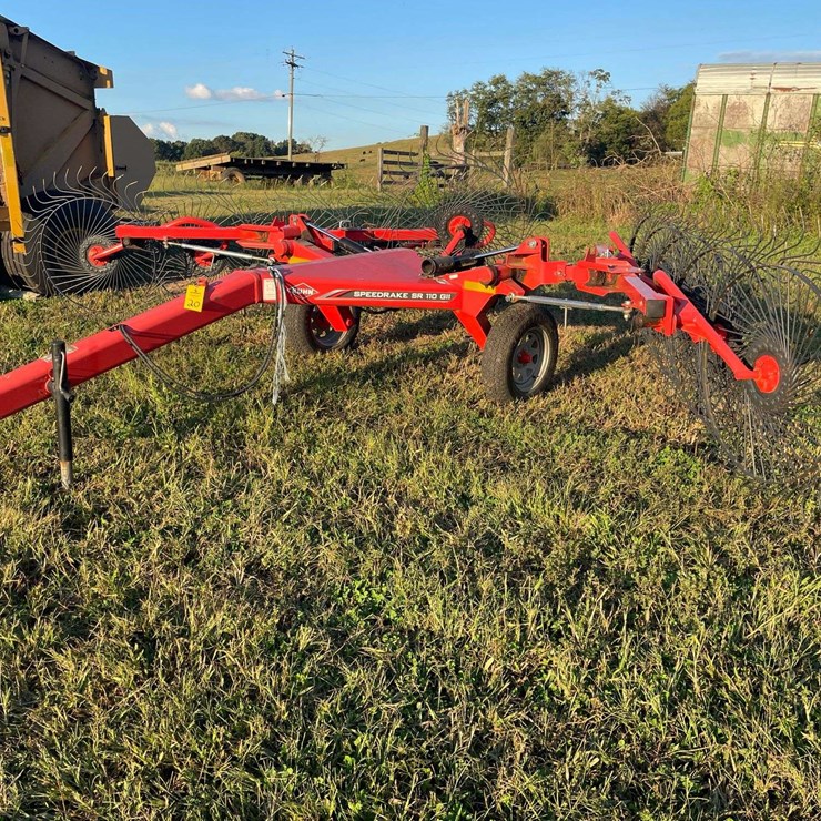 KUHN 10 WHEEL SPEED RAKE