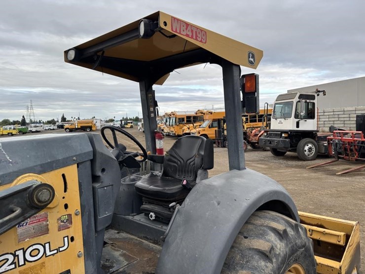2012-deere-210lj-image-30
