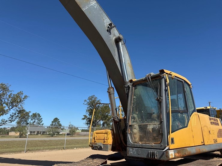 volvo-ec240cl-image-22