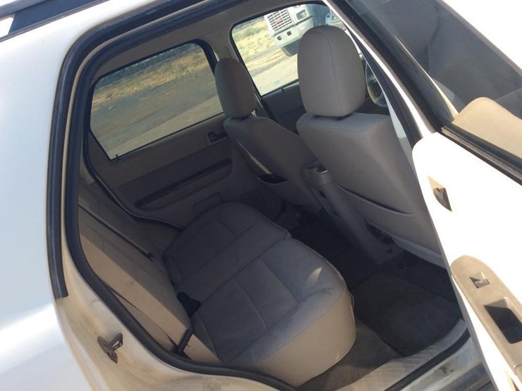 2011-ford-escape-image-8