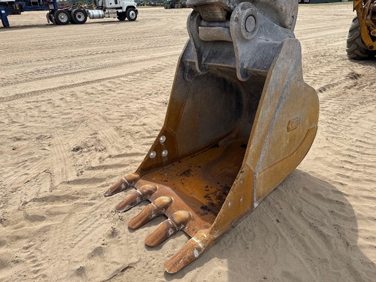 deere-245g-lc-image-25