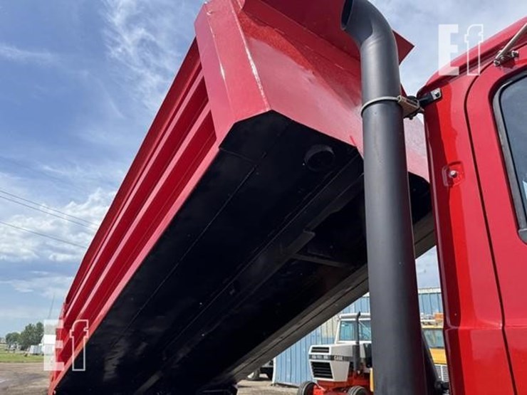 mack-granite-cv713-image-25