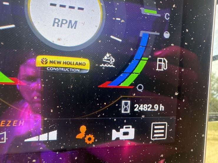 new-holland-c345-image-32