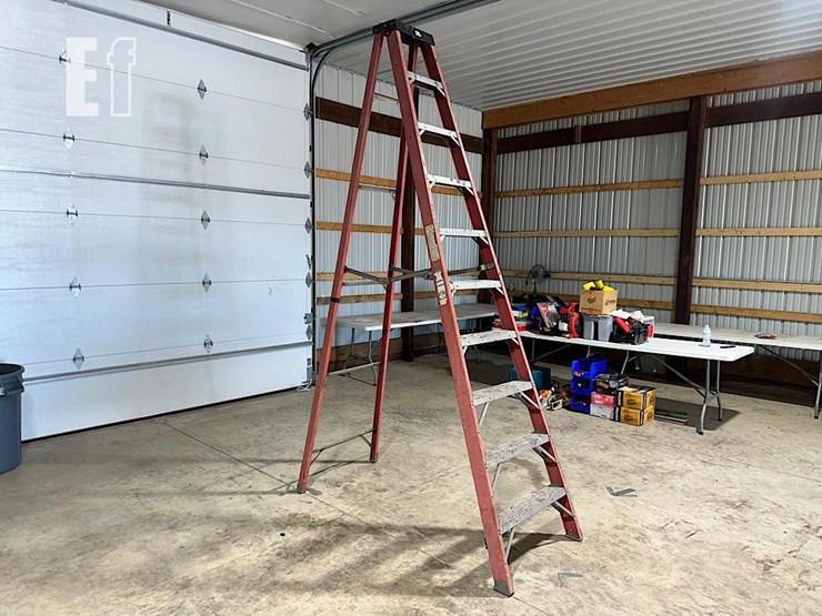 unknown-10'-fiberglass-ladder-image-2
