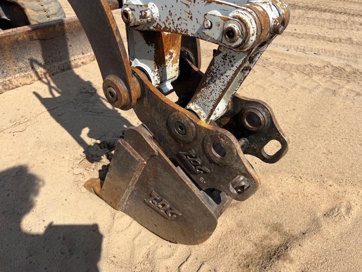 2018-takeuchi-tb240-image-18