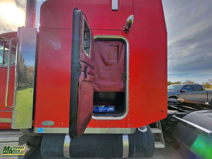 2004-peterbilt-379-image-8