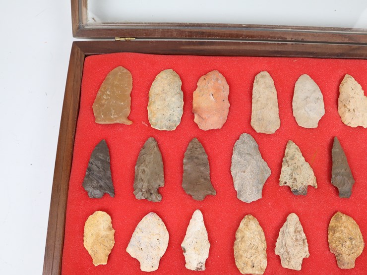 #62-•-#4168-•-(23)-framed-native-american-artifacts-image-3