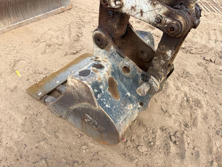 2020-takeuchi-tb240-image-20
