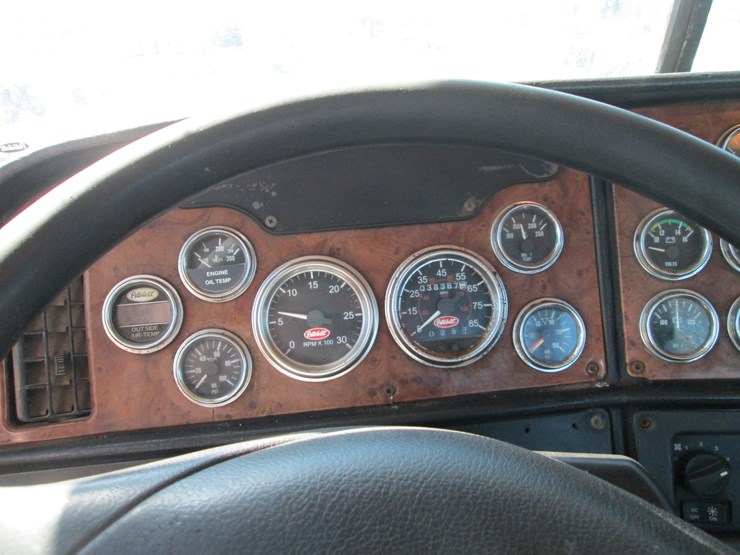 2004-peterbilt-357-image-44