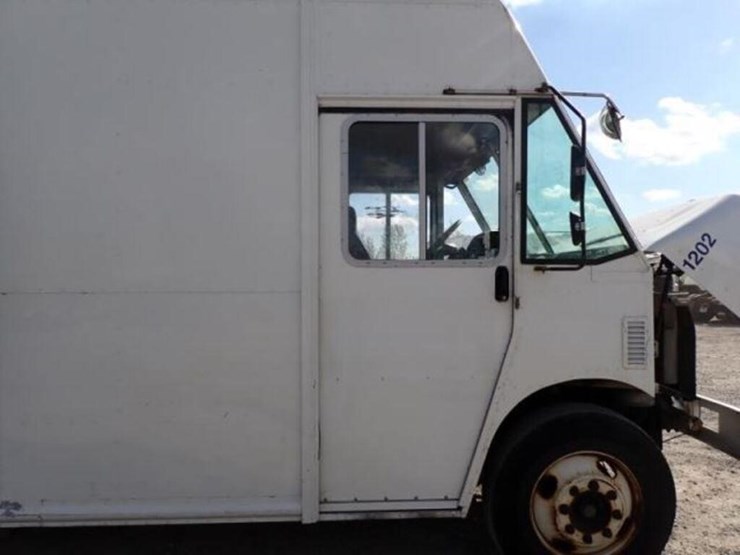 2012-freightliner-mt55-image-49