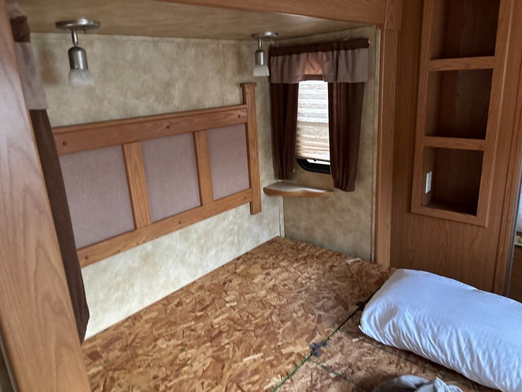 #200-•-heartland-big-country-camper-image-29