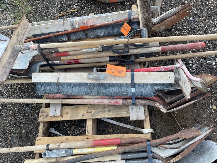 #1907-•-lot-of-(6)-hand-tools-image-1