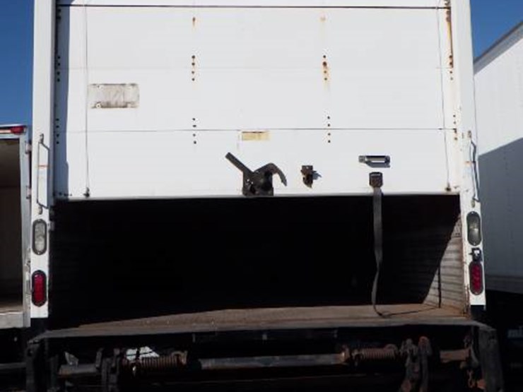2013-hino-268-image-8