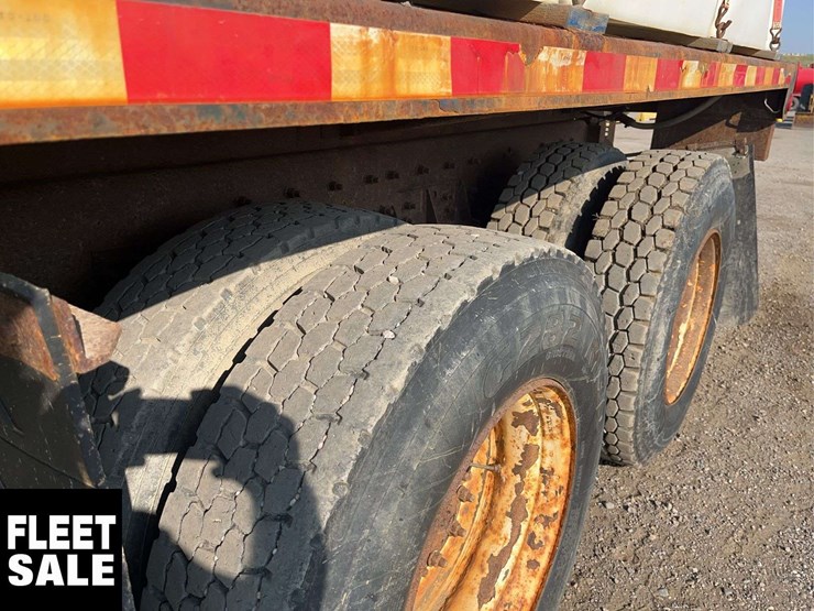 2002-freightliner-fld112-image-7