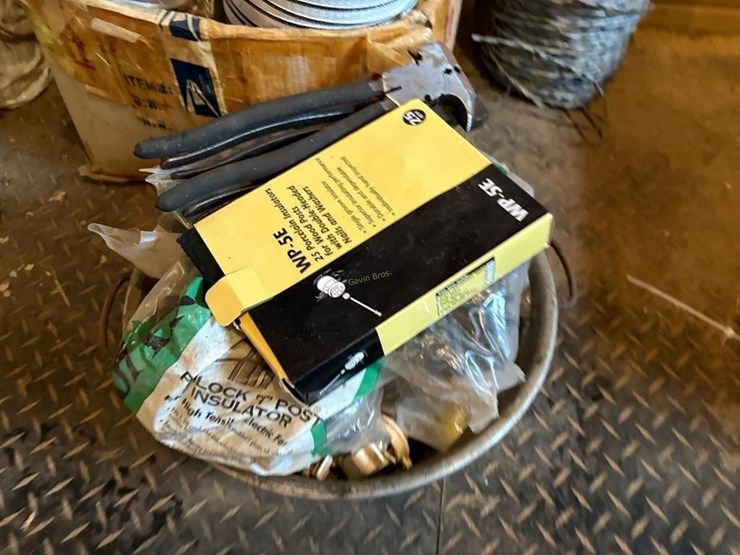fencing-equipment-&-poles-image-2