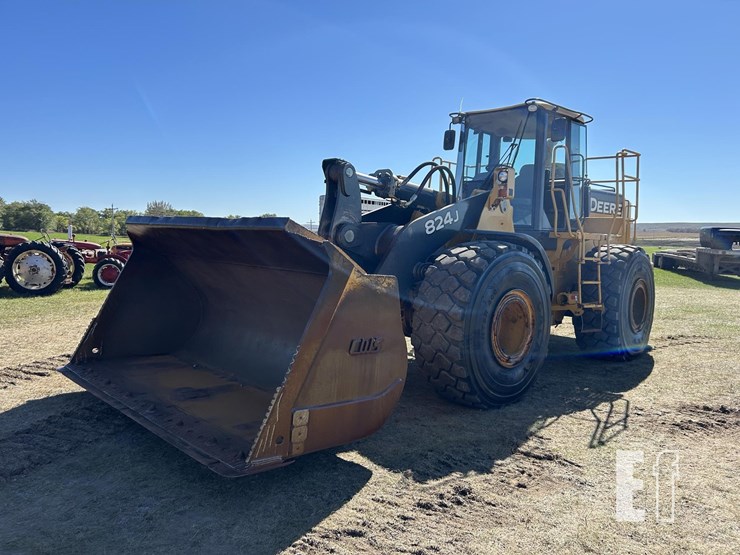 2003-deere-824j-image-1