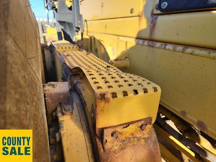 2015-caterpillar-14m-image-33
