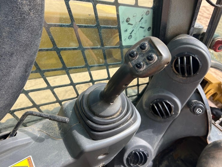 2018-caterpillar-259d-image-27