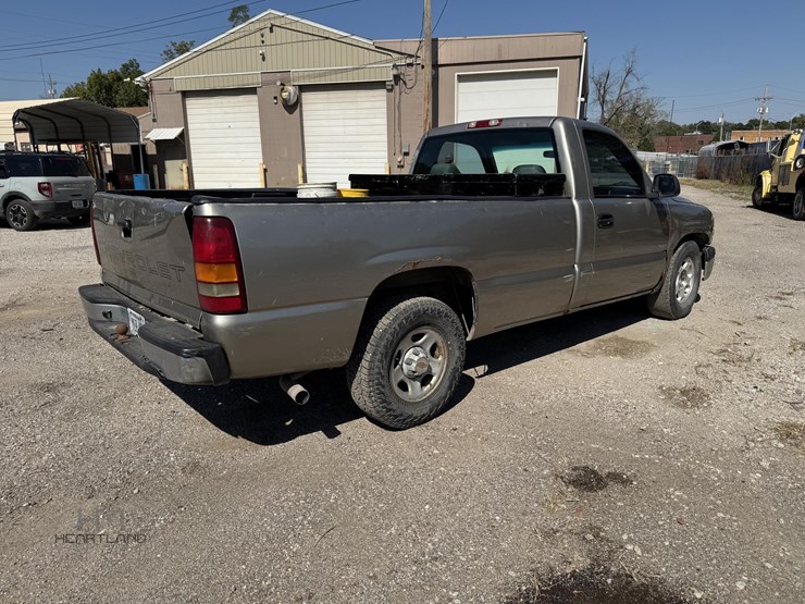 2002-chevrolet-silverado-1500-image-3