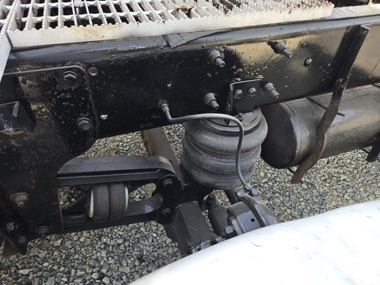 2005-mack-cl733-image-27