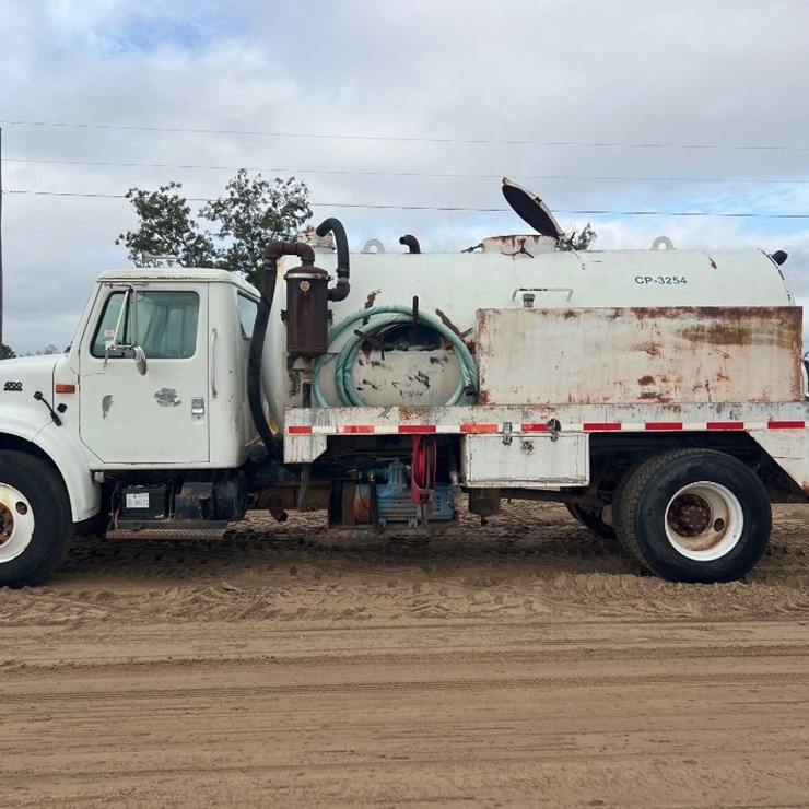 1996 INTERNATIONAL 4700