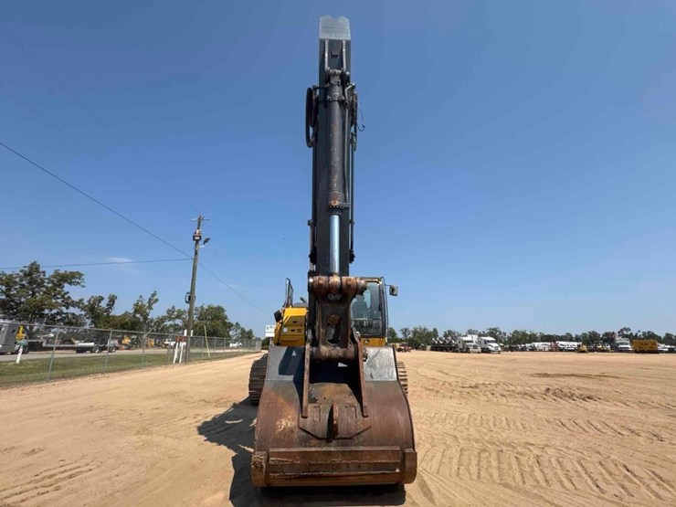 2017-deere-350g-lc-image-3