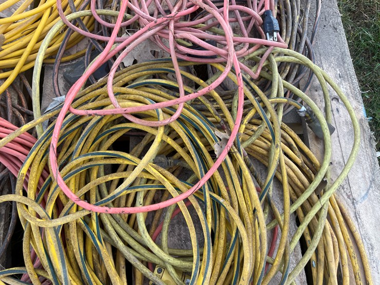 #5068-•-pallet-of-extension-cords-image-11