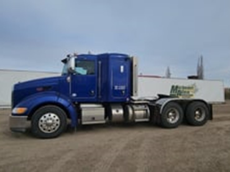 2014-peterbilt-384-image-5