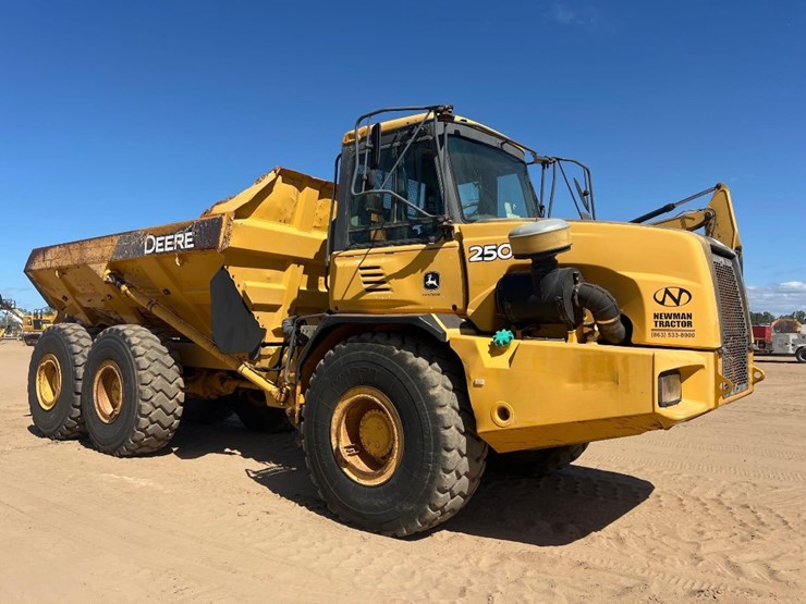 2006-deere-250d-image-6