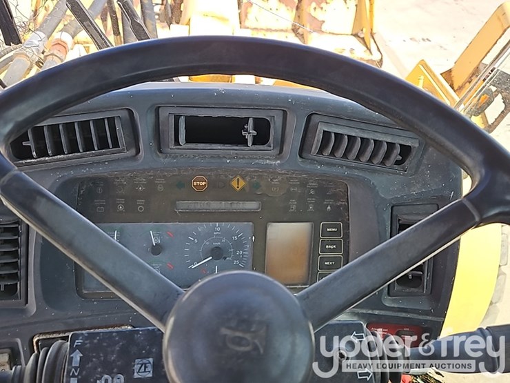 2003-deere-824j-image-34