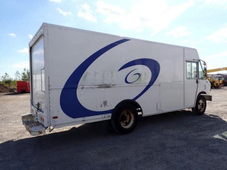 2012-freightliner-mt55-image-5