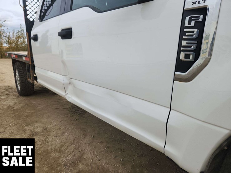 2021-ford-f350-image-39