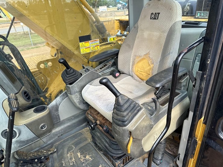 2008-caterpillar-330dl-image-33
