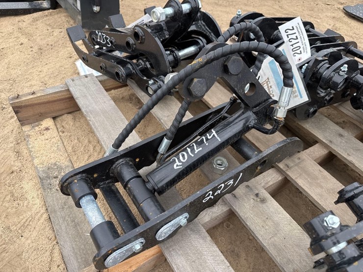 unused-iranch-hyd-excavator-thumb-clamp-image-1